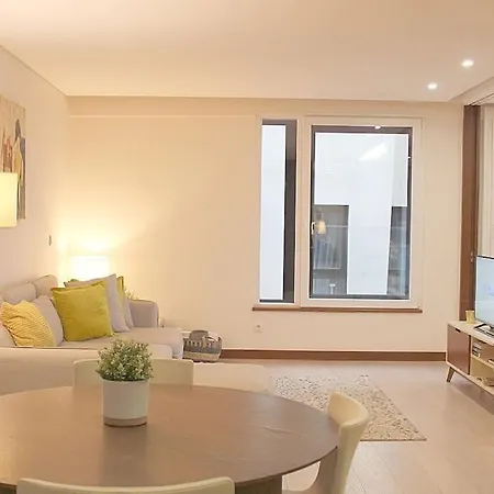 Oliveiras Charming Downtown Apartment *
