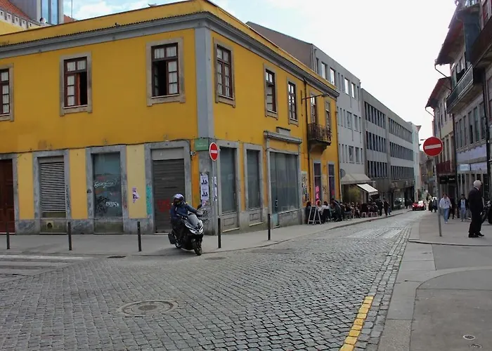 Oliveiras Charming Downtown Apartment *